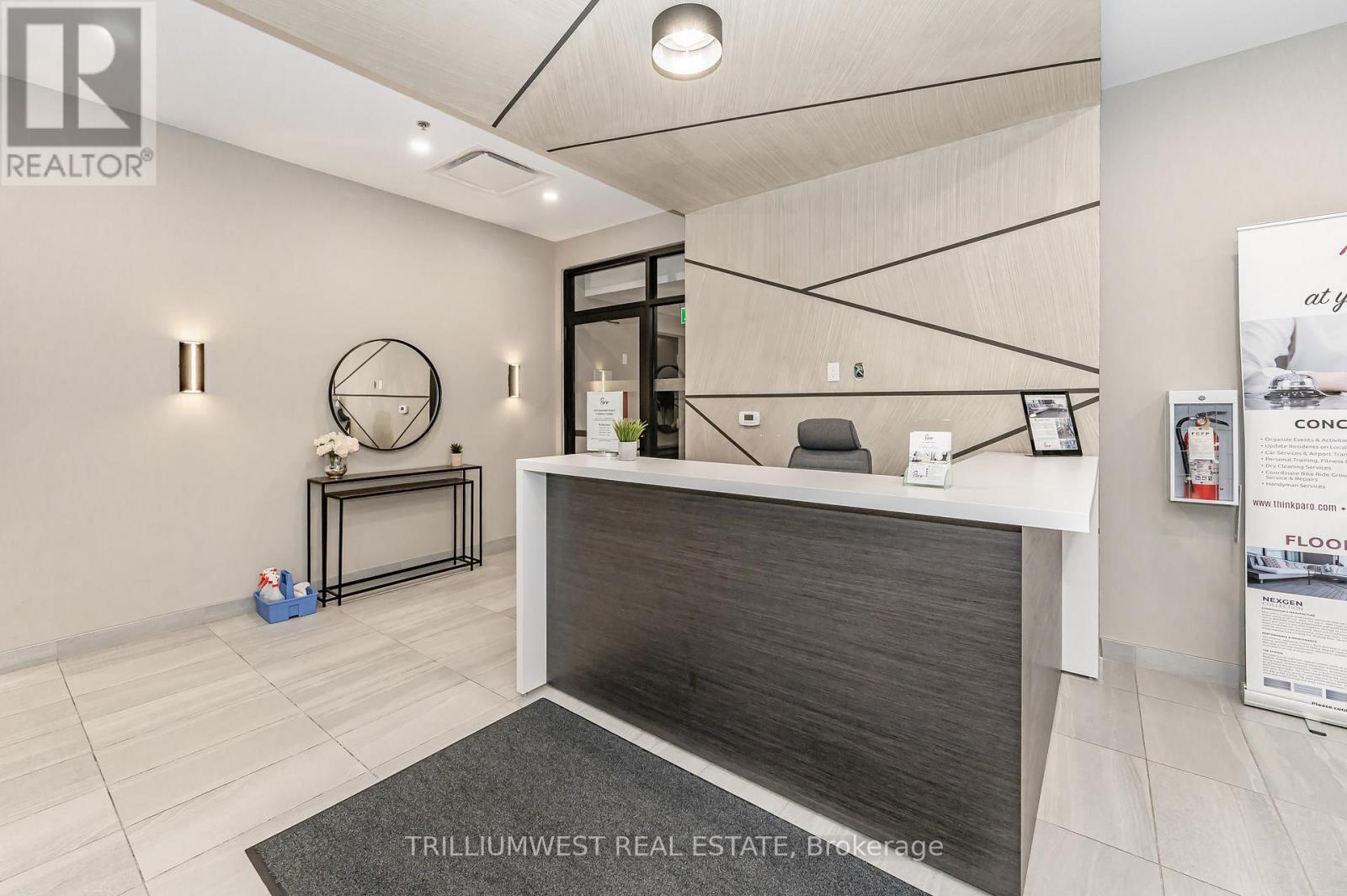 4 - 60 CHARLES STREET W