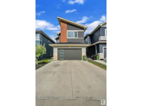 1923 22 ST NW Edmonton AB T6T2L2