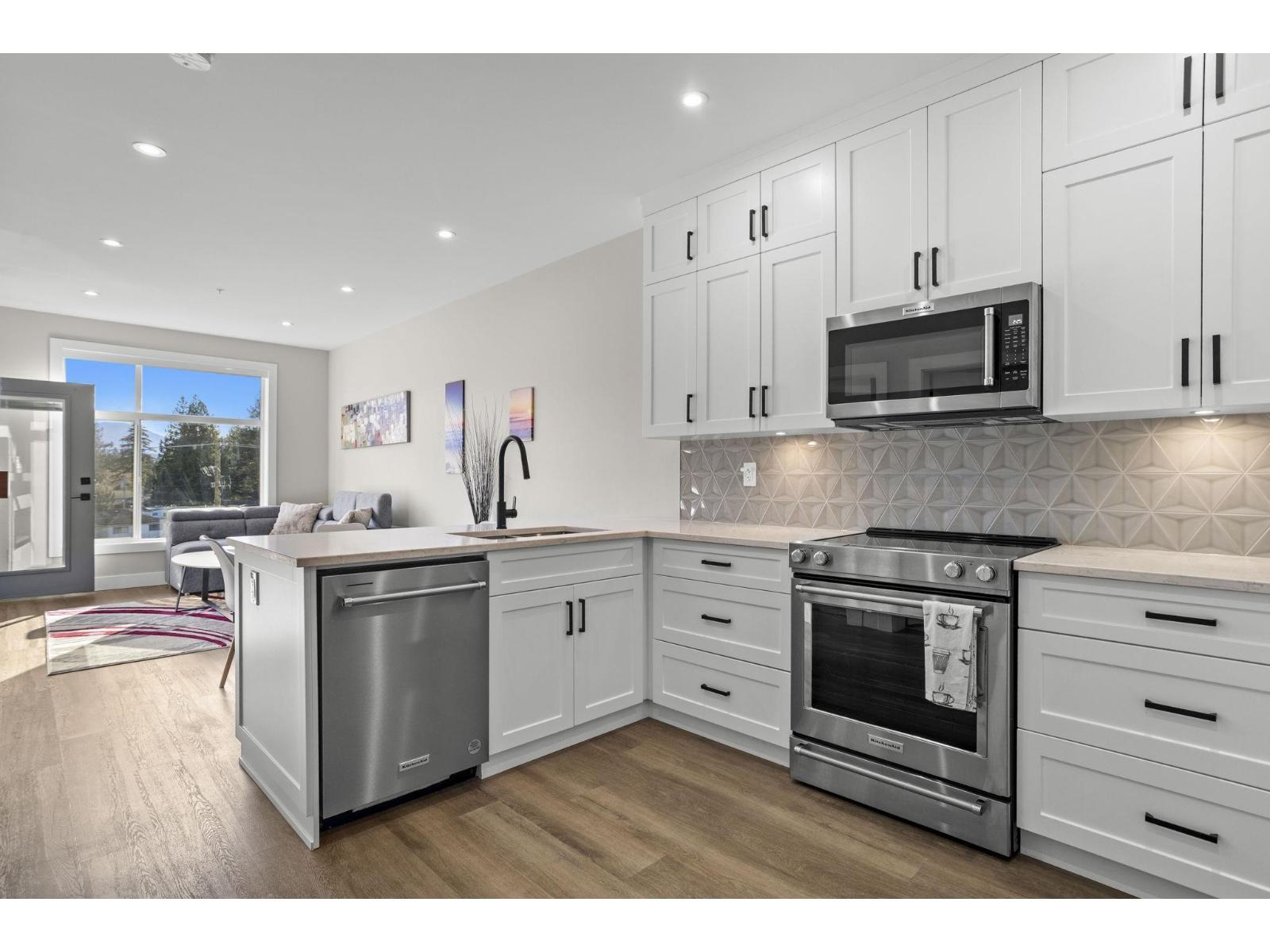 307 470 ESPLANADE AVENUE|Harrison Hot Springs