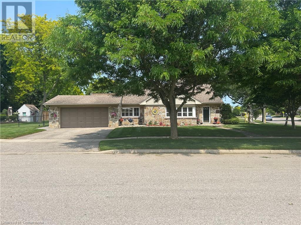 34 QUEENSWAY Drive