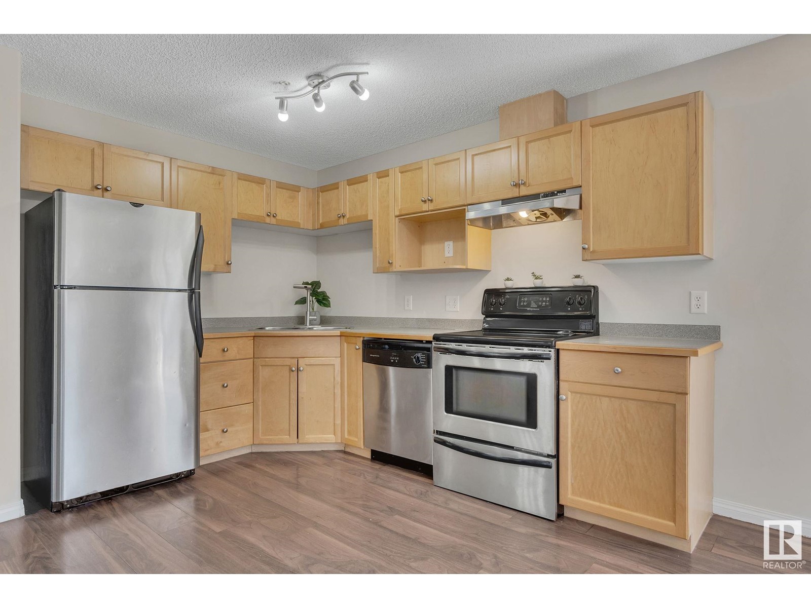 #206 7511 171 ST NW