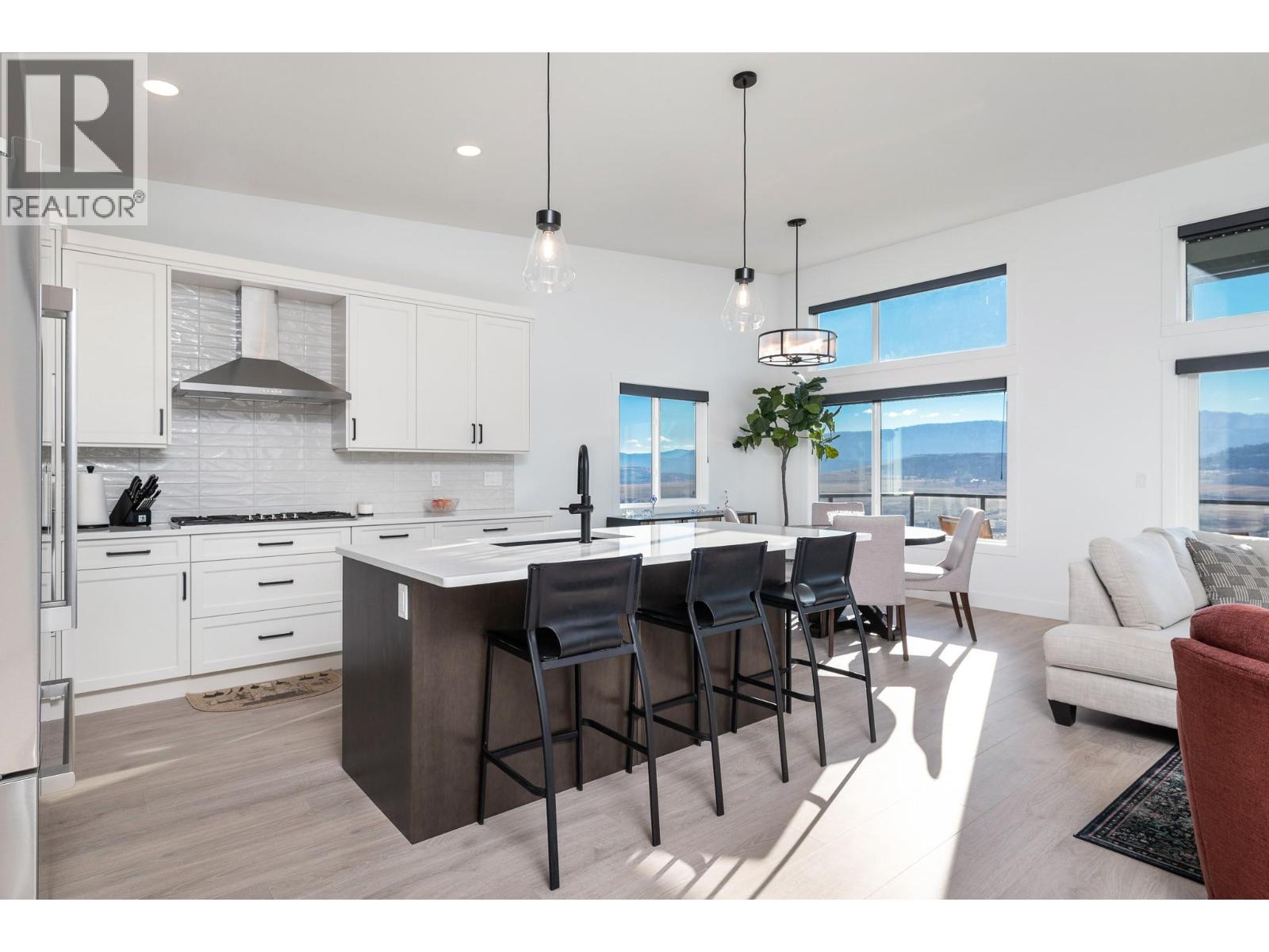 7735 Okanagan Hills Boulevard Unit# 6