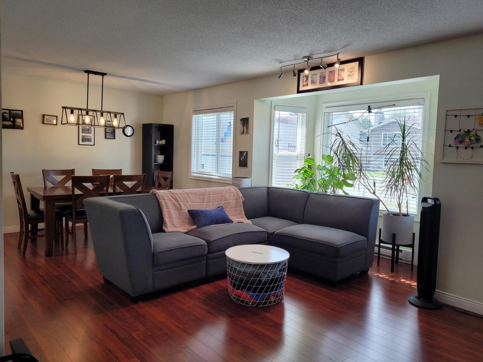 3712 DUNSMUIR WAY