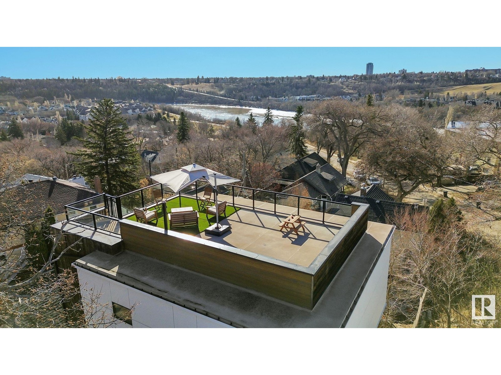 9457 100A AV NW