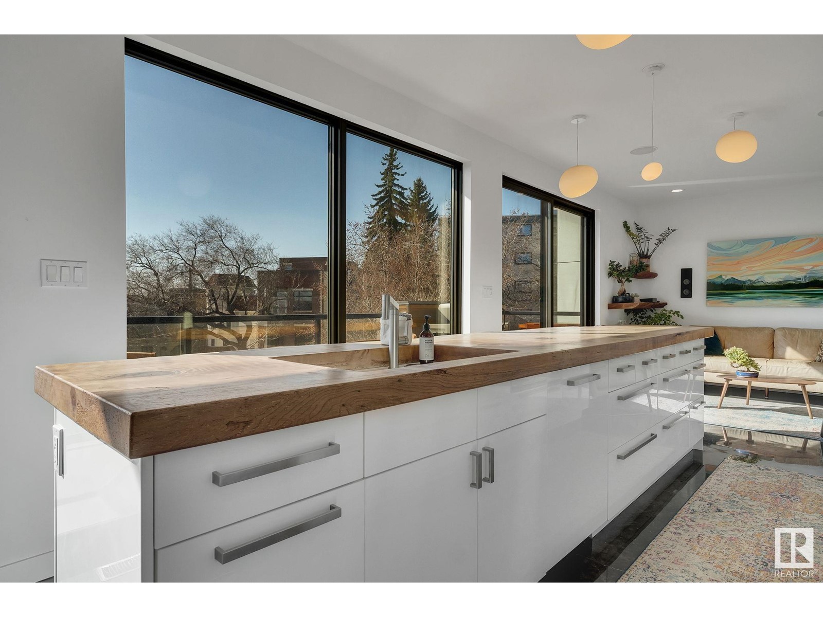 9457 100A AV NW