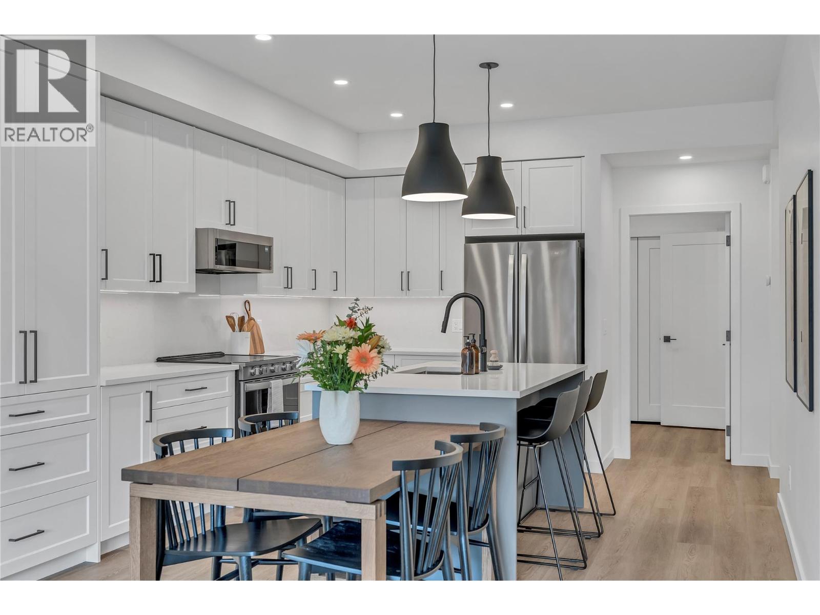 687 Victoria Drive Unit# 101