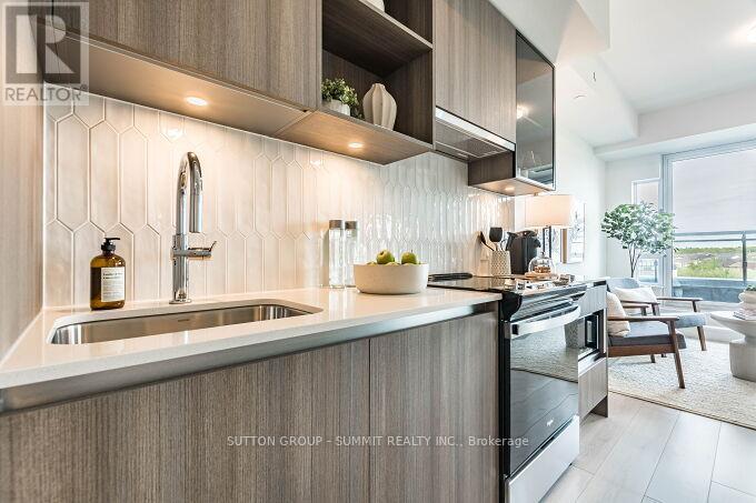 504 - 395 DUNDAS STREET W