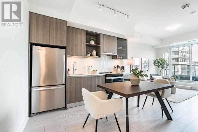 504 - 395 DUNDAS STREET W