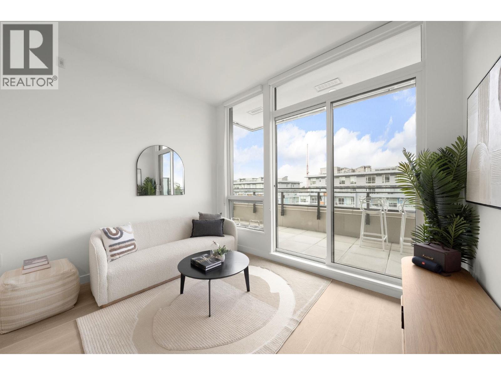 504 5212 CAMBIE STREET