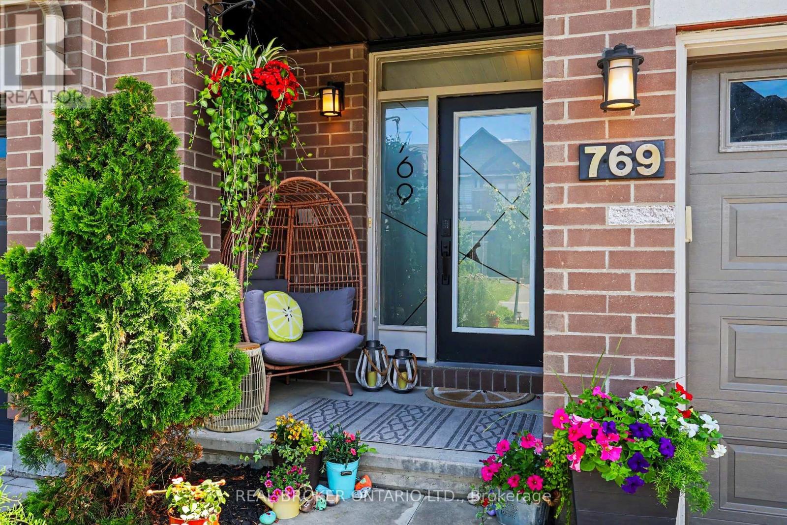769 CAIRN CRESCENT