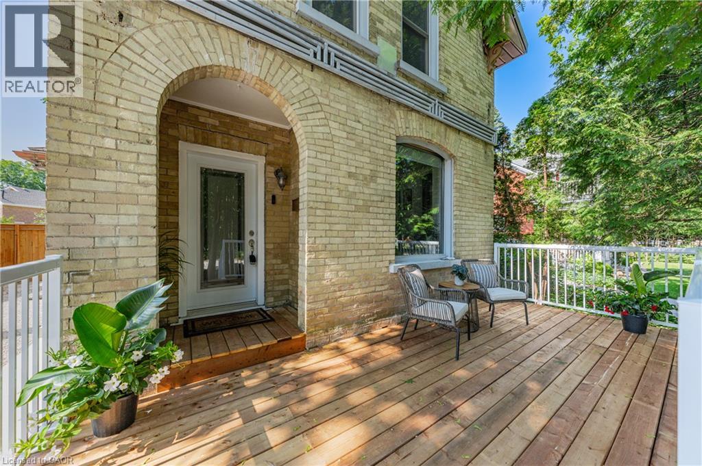 48 POLLOCK Avenue