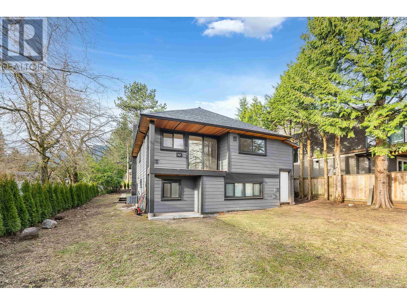 293 W WINDSOR ROAD