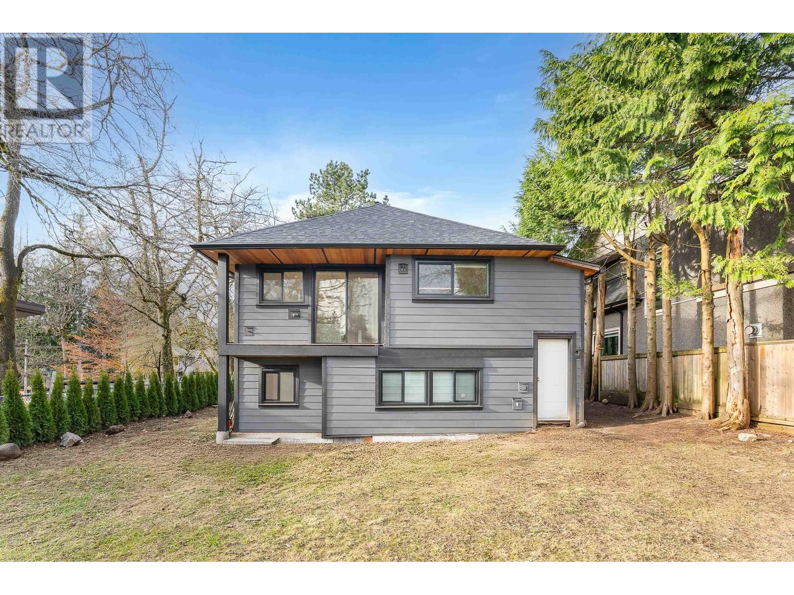 293 W WINDSOR ROAD