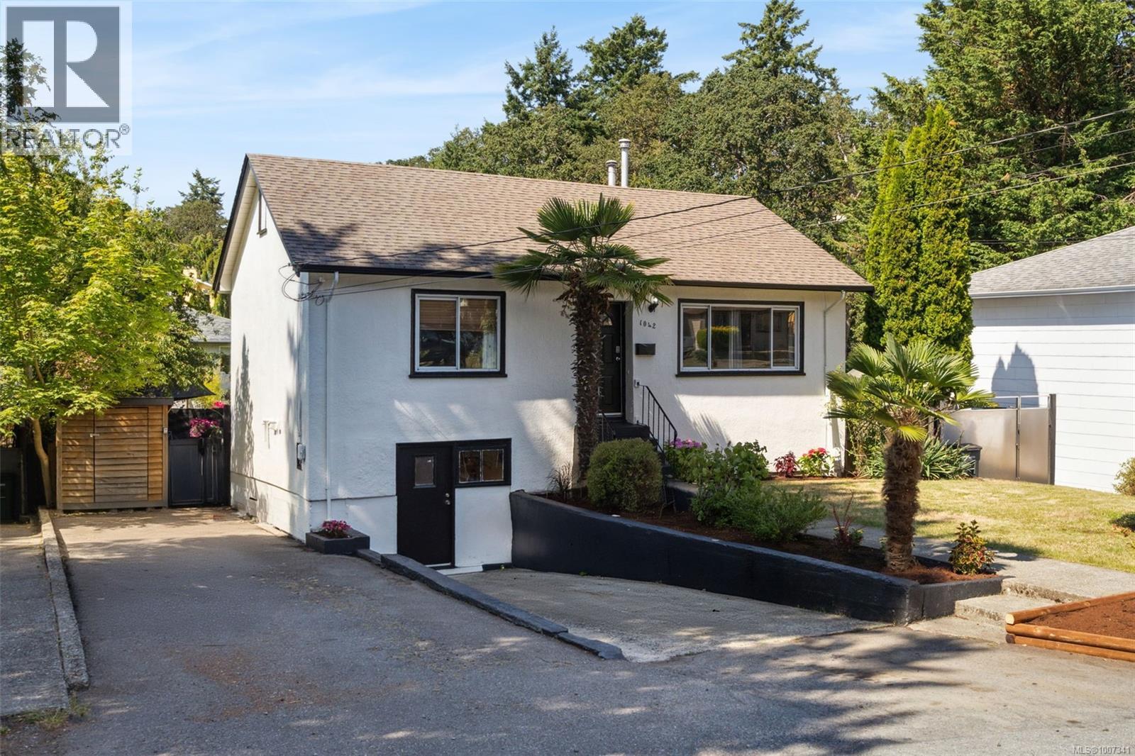 1042 Lodge Ave