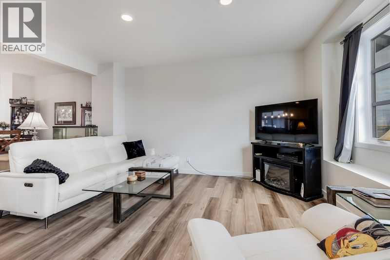 100 Langwell Common SE