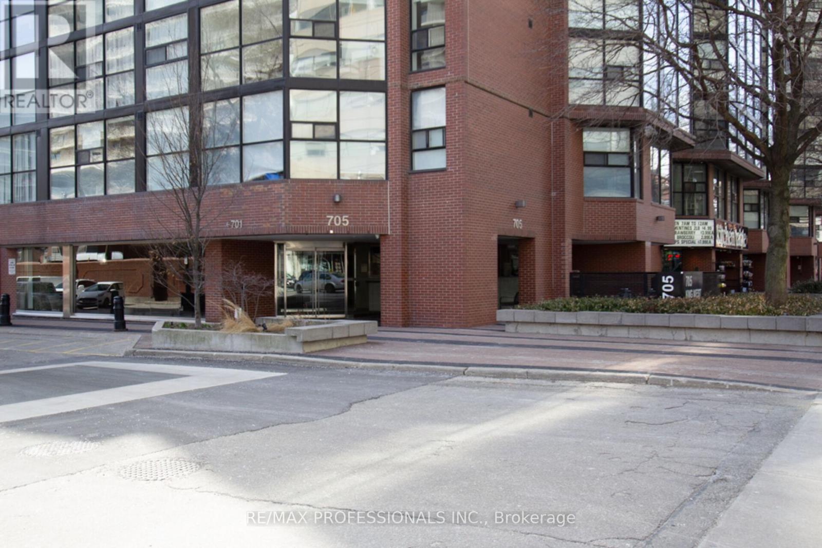 405 - 705 KING STREET W