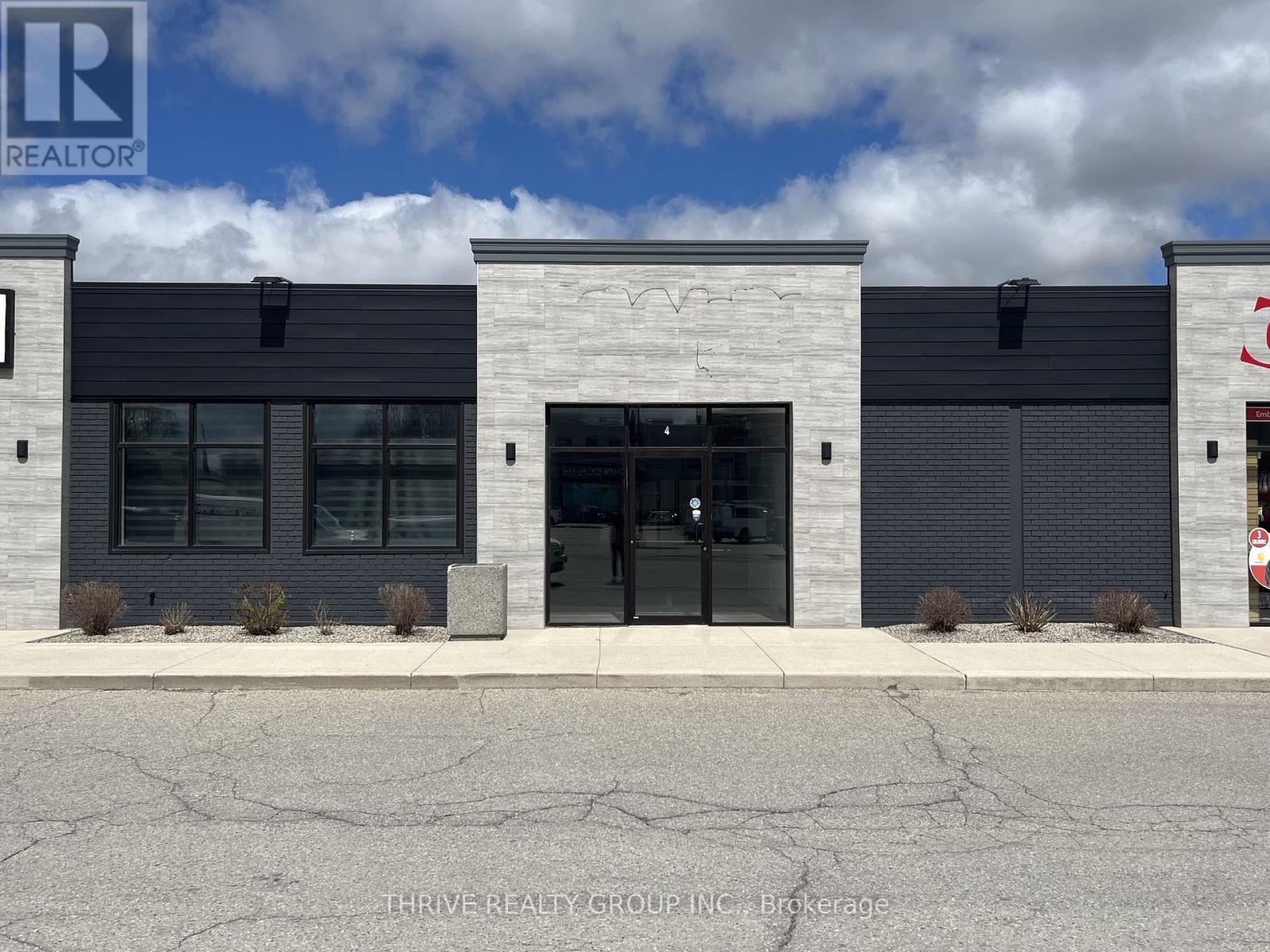 4 - 51 FRONT STREET E