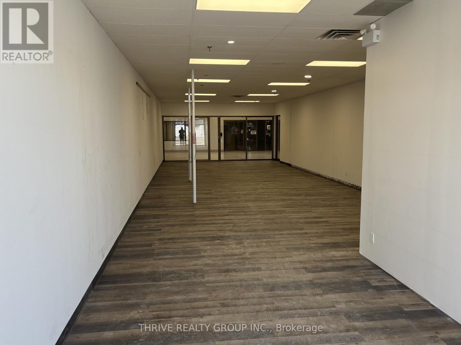 4 - 51 FRONT STREET E