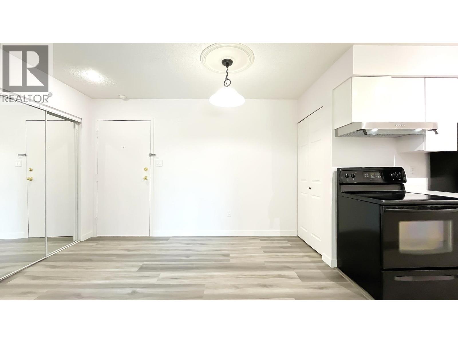 416 1945 WOODWAY PLACE