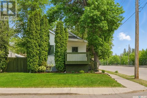 2333 St Andrews AVENUE Saskatoon SK S7M0M5