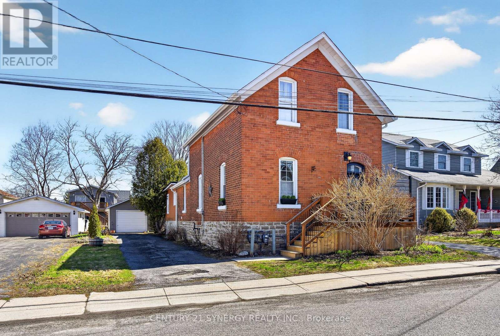 33 NAPOLEON STREET
