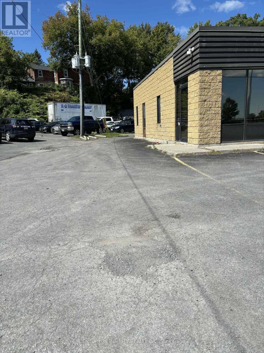62 DUNDAS STREET W