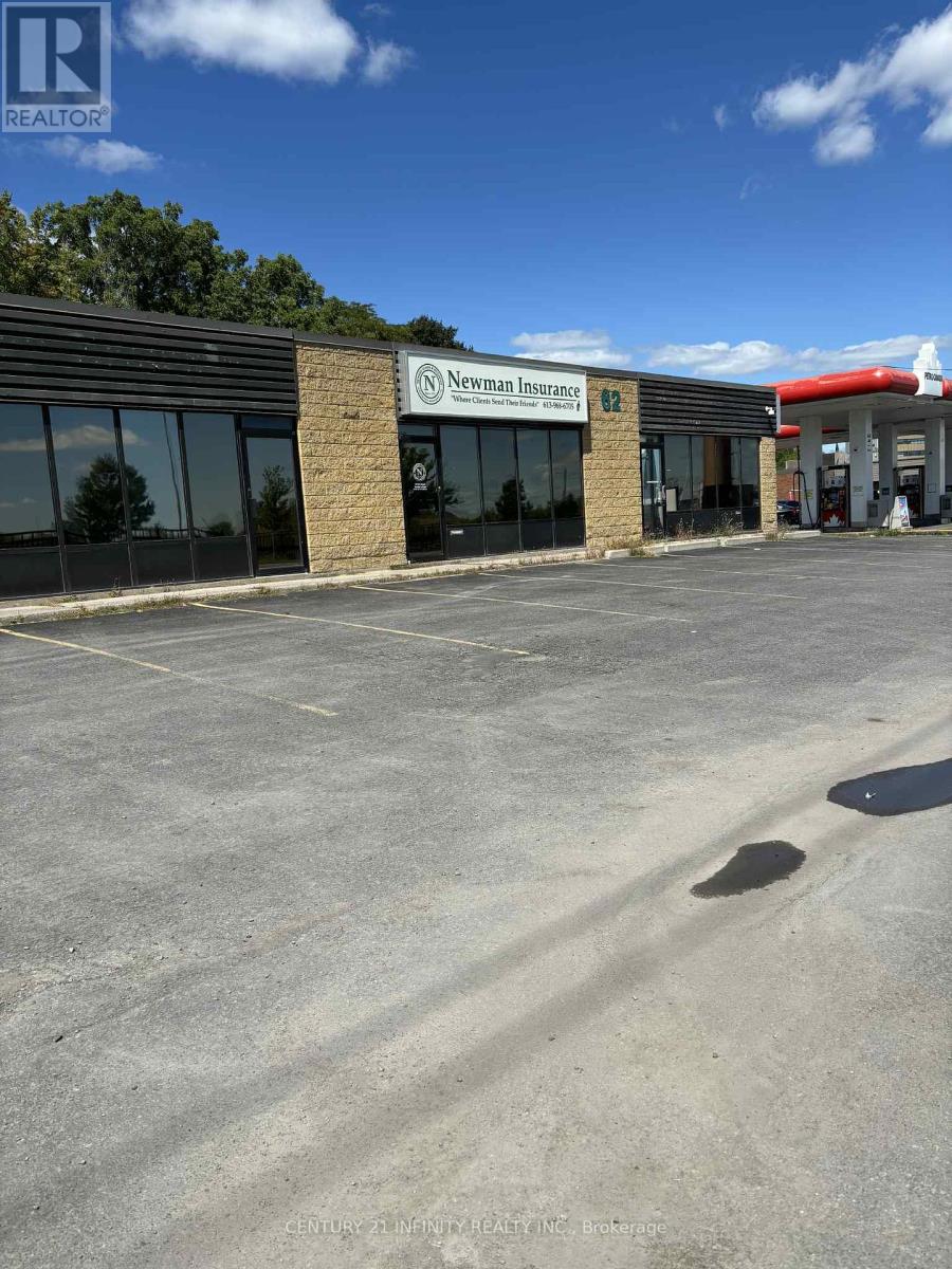 62 DUNDAS STREET W