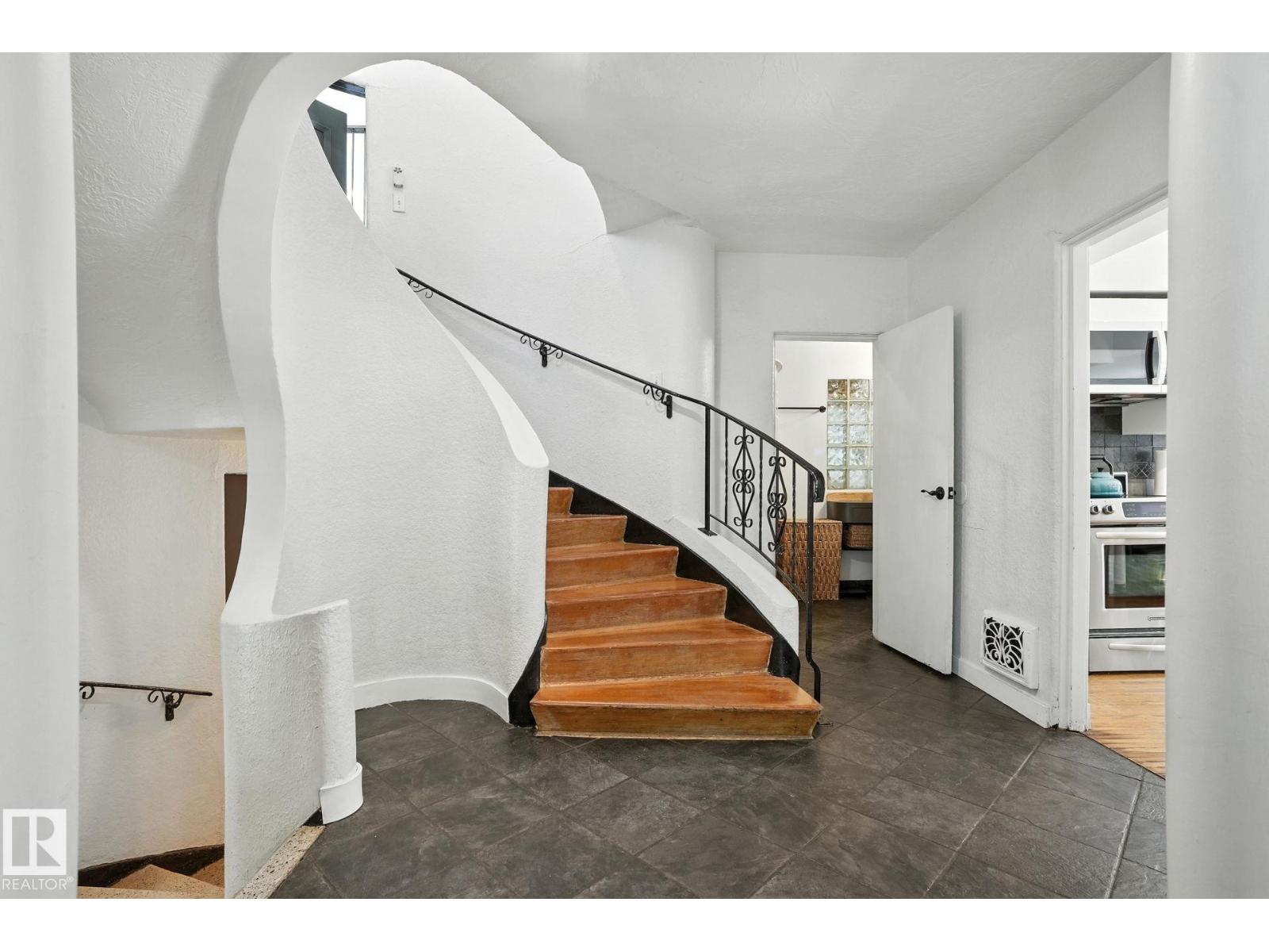 5406 110 ST NW