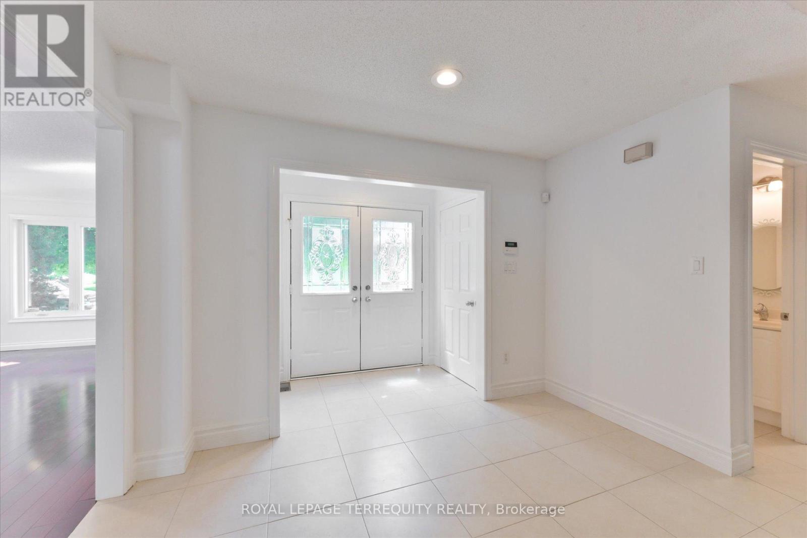 2216 DUNVEGAN AVENUE