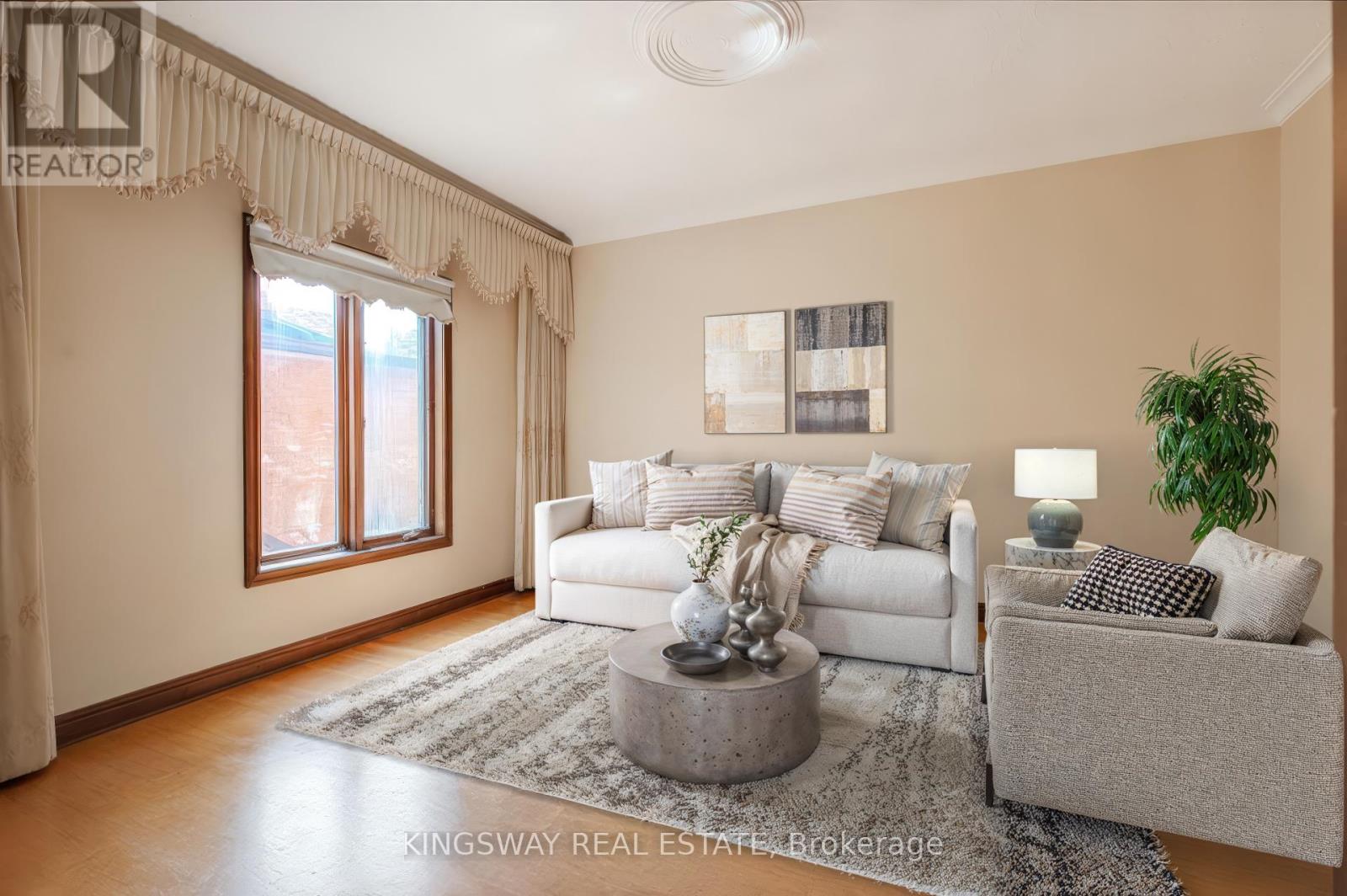 27 MULHOLLAND AVENUE