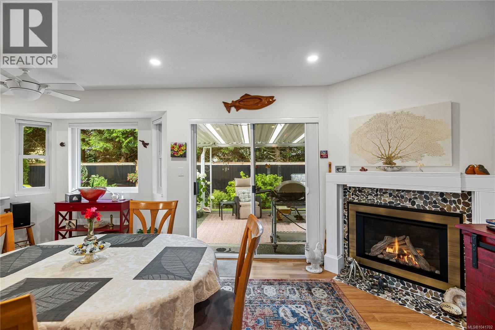 879 Aberdeen Dr
