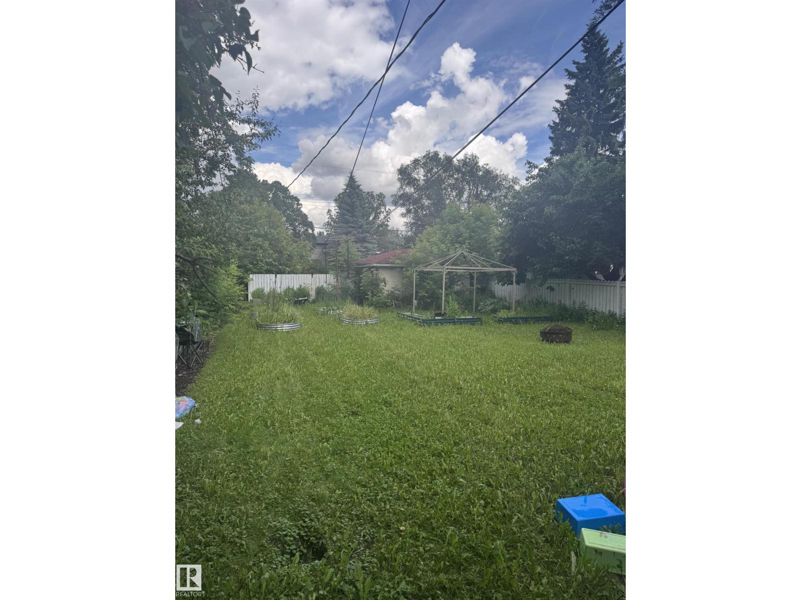 7748 83 AV NW