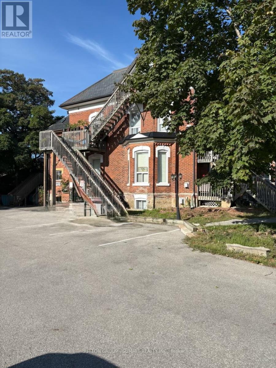 9 - 75 MCINTYRE CRESCENT