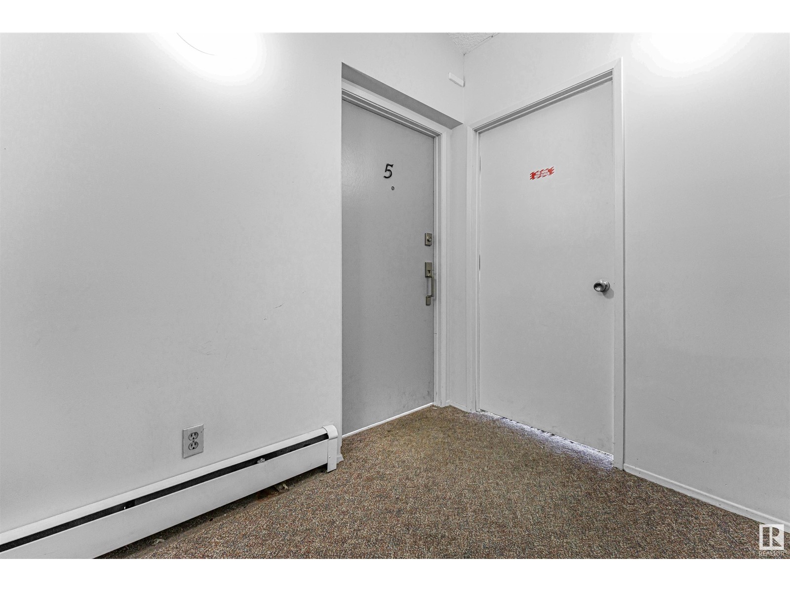 #5 3855 76 ST NW