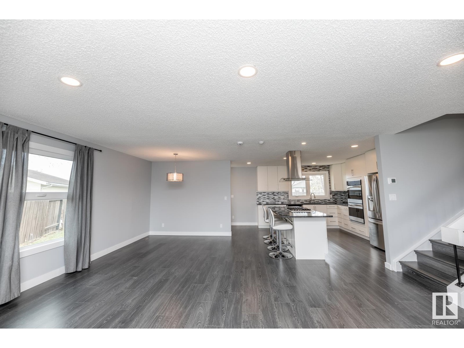 3314 145 AV NW