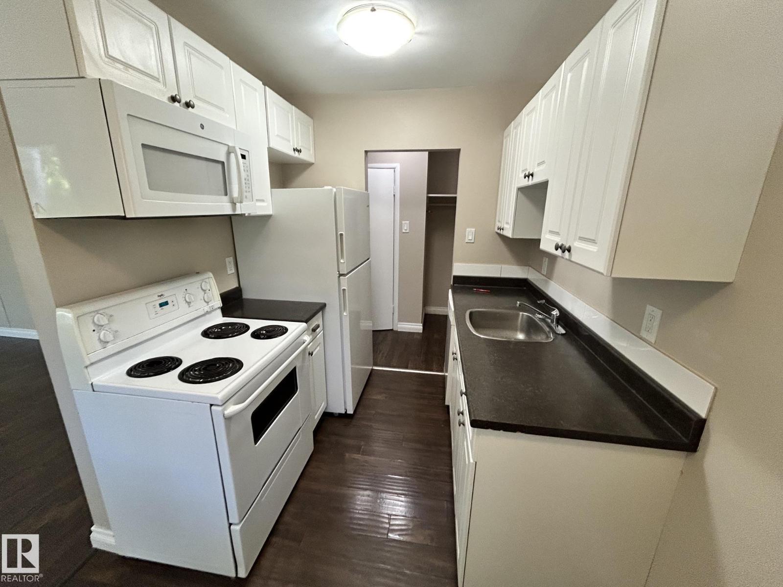 11812 45 ST NW