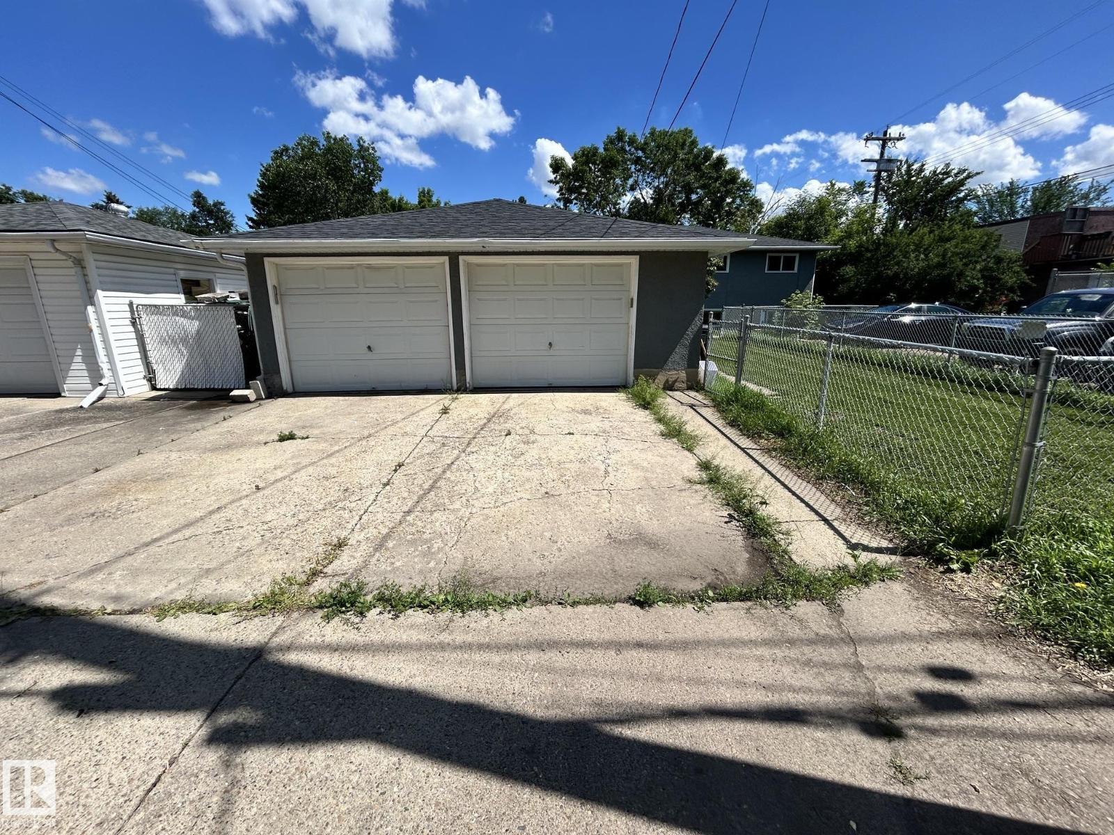 11812 45 ST NW
