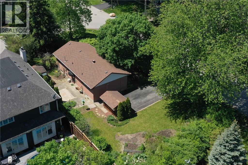 1304 AVON Crescent