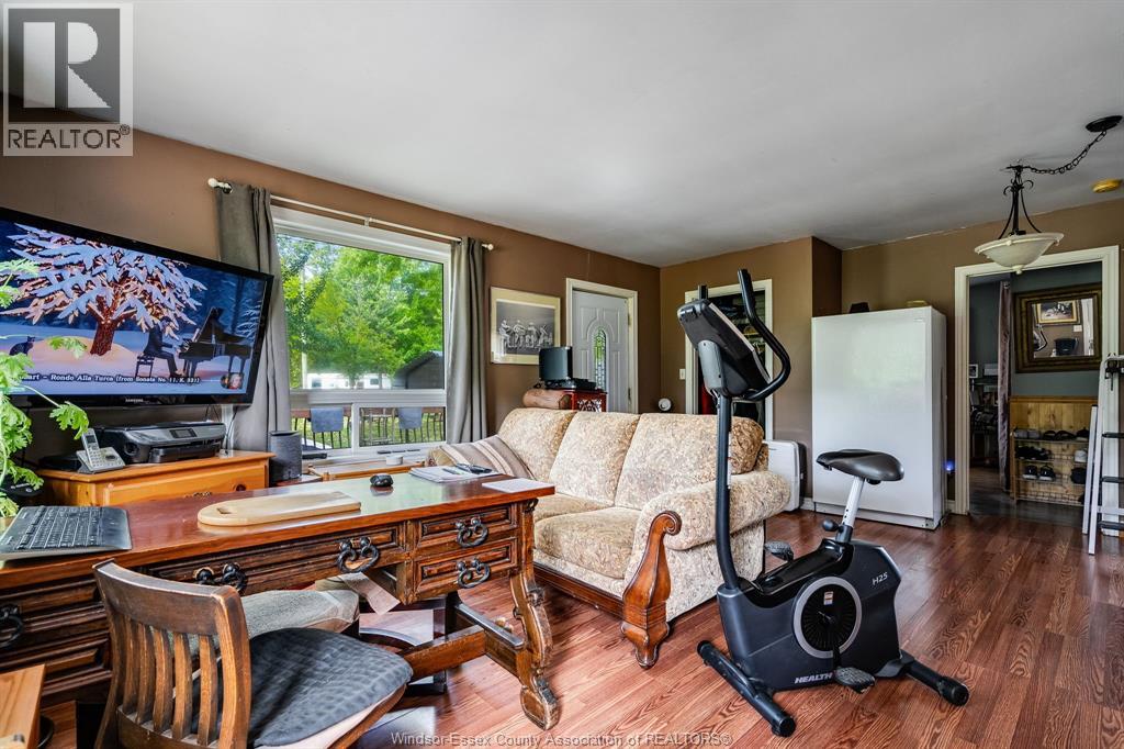 633 Point Pelee DRIVE