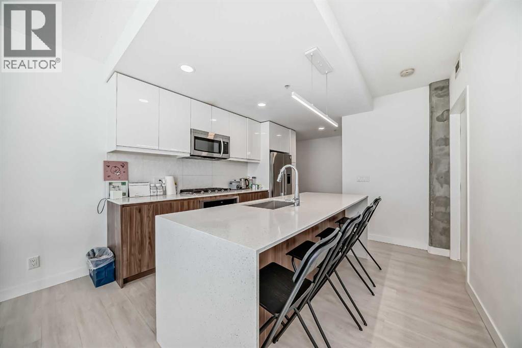 202, 327 9A Street NW