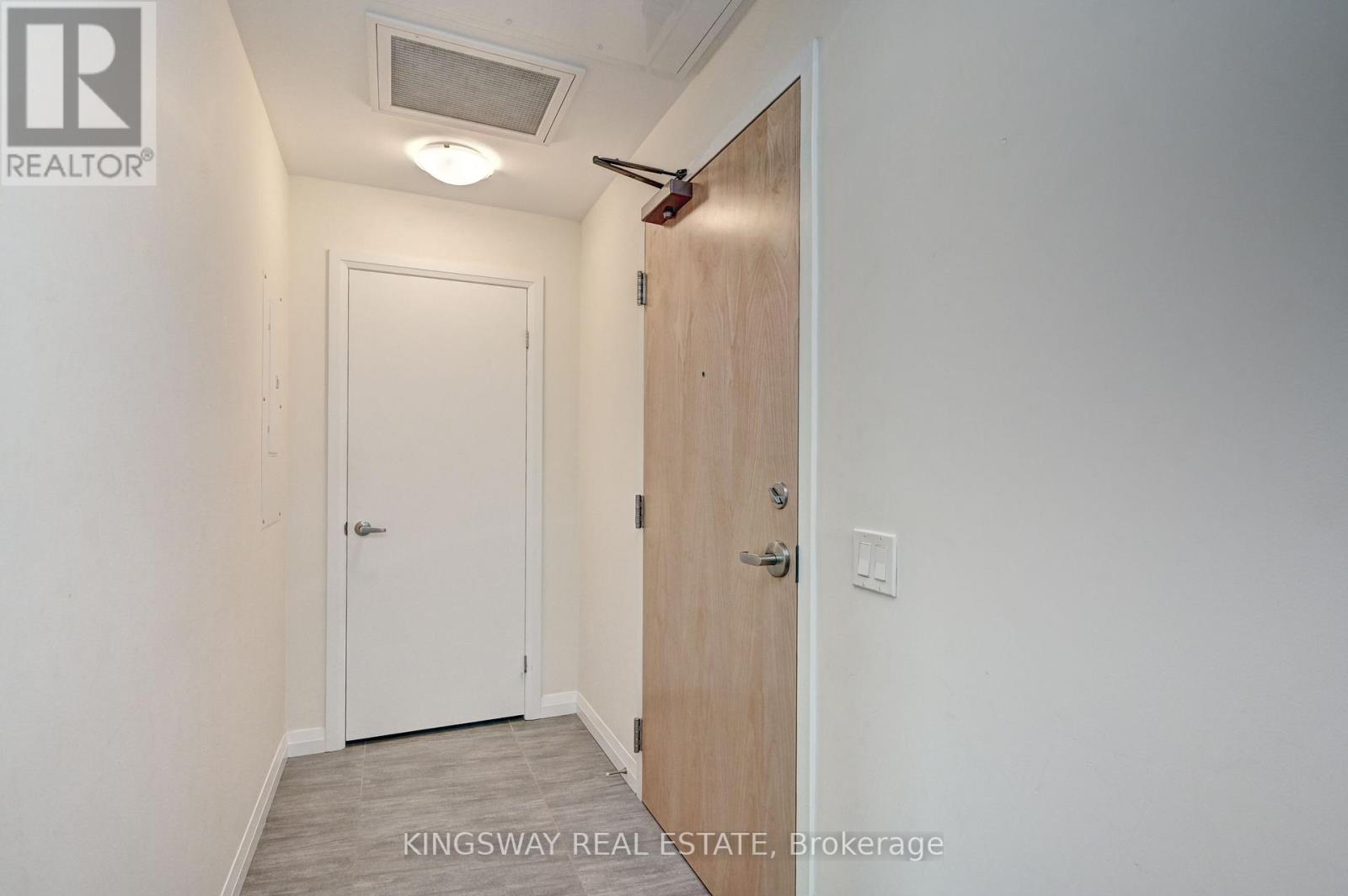 801 - 60 CHARLES STREET W