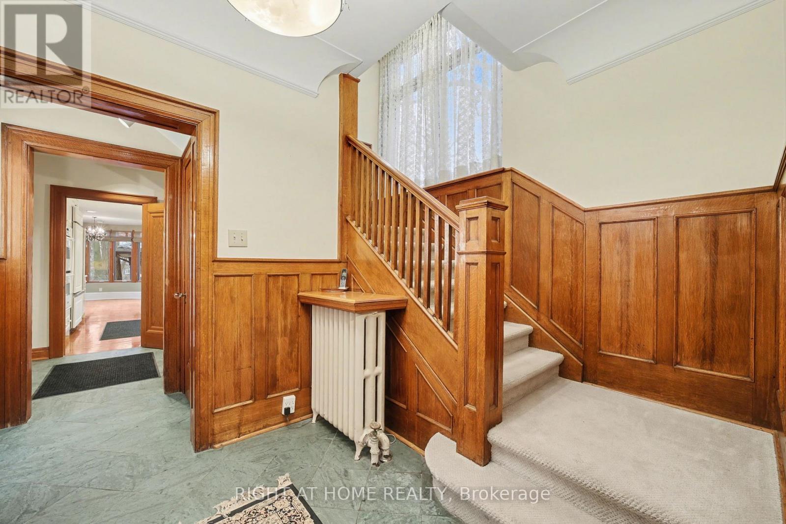 32 HOLLYWOOD CRESCENT