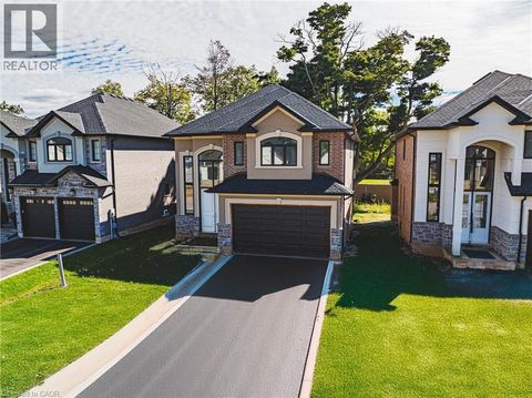 52 CESAR Place Ancaster ON L9G0G3