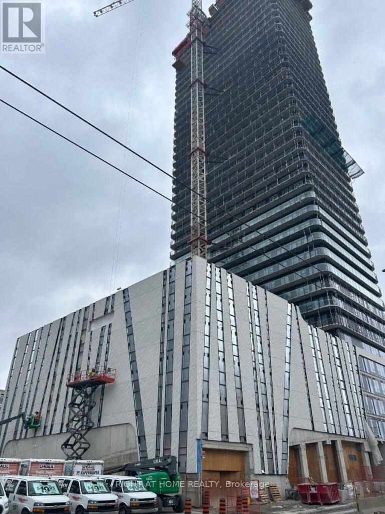 4302 - 30 FRANCIS STREET