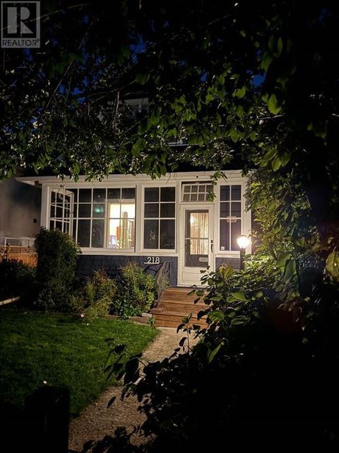 218 19 Avenue NE Calgary AB T2E1P1