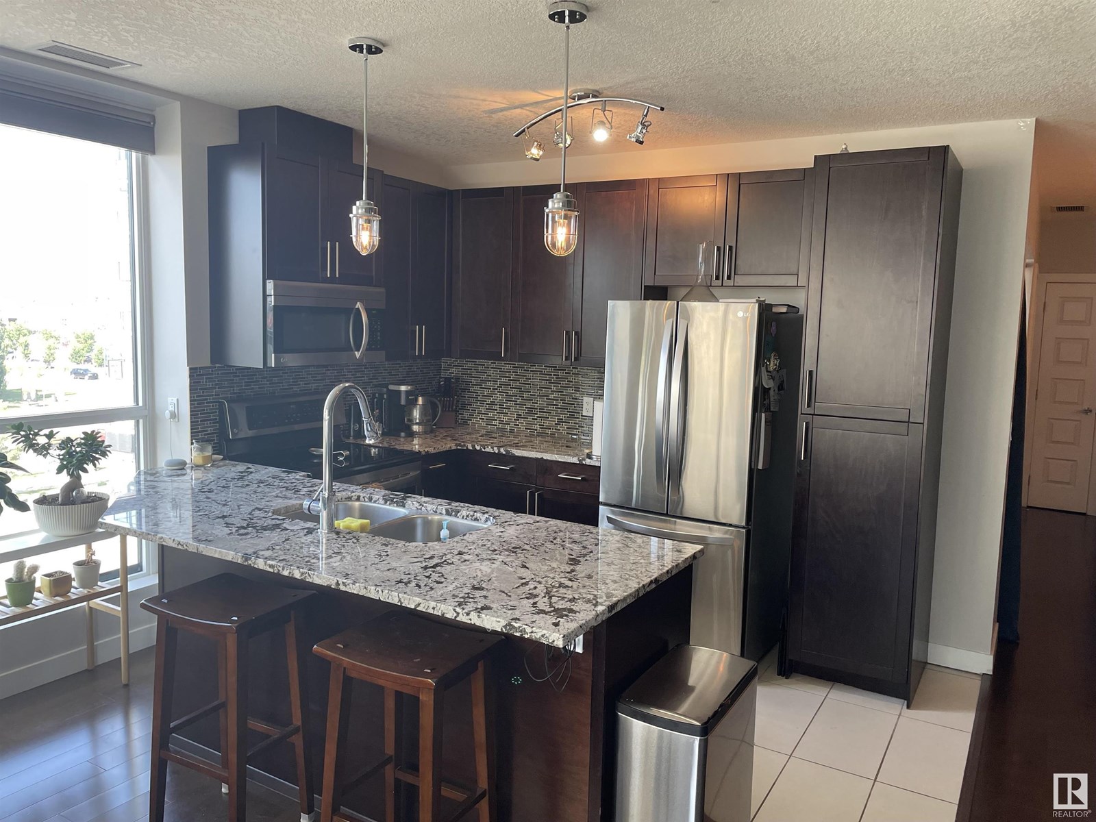 #416 5151 WINDERMERE BV SW