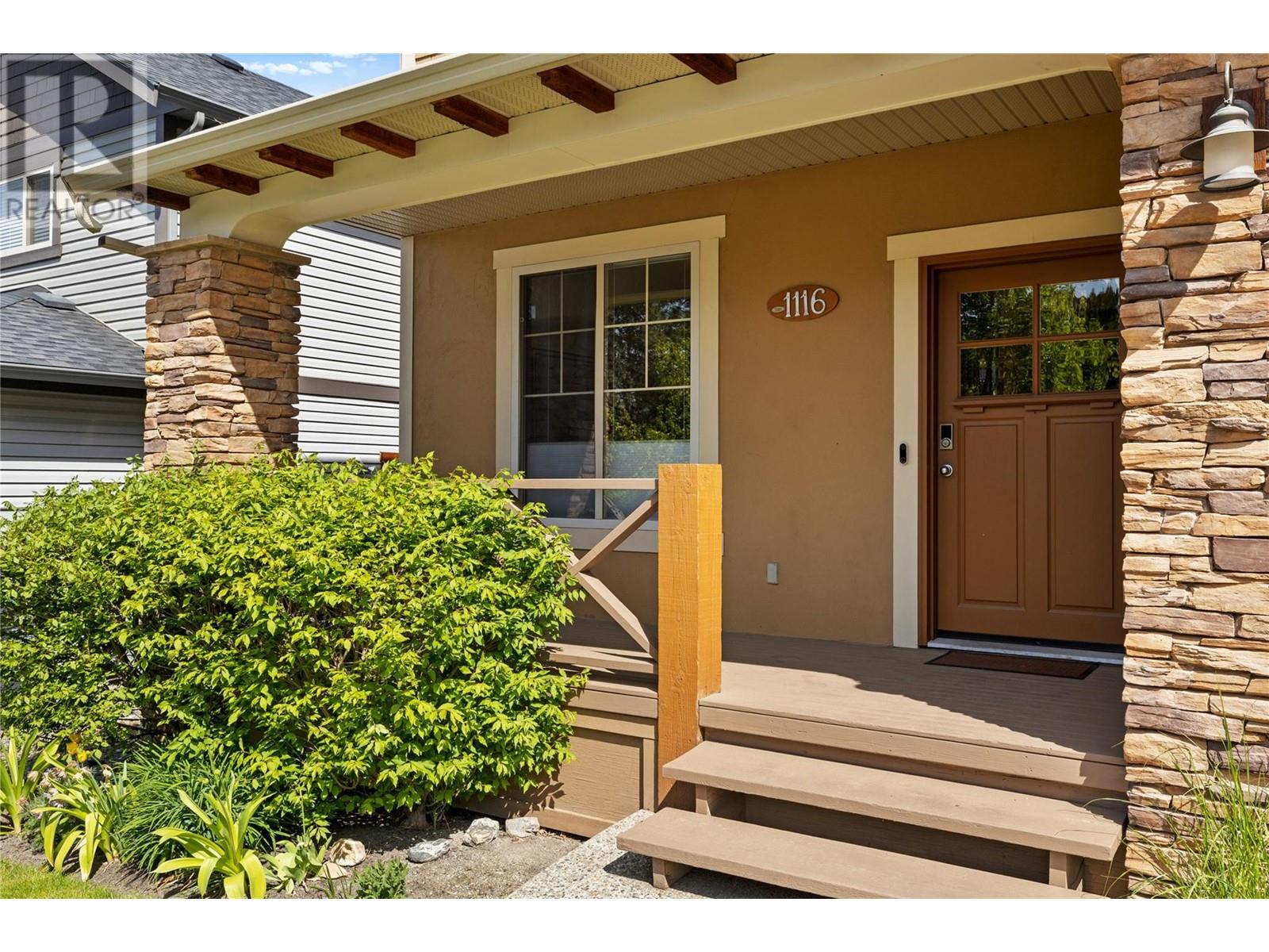 1116 Paret Crescent