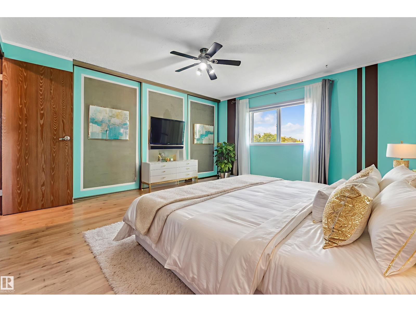 1303 37 ST NW