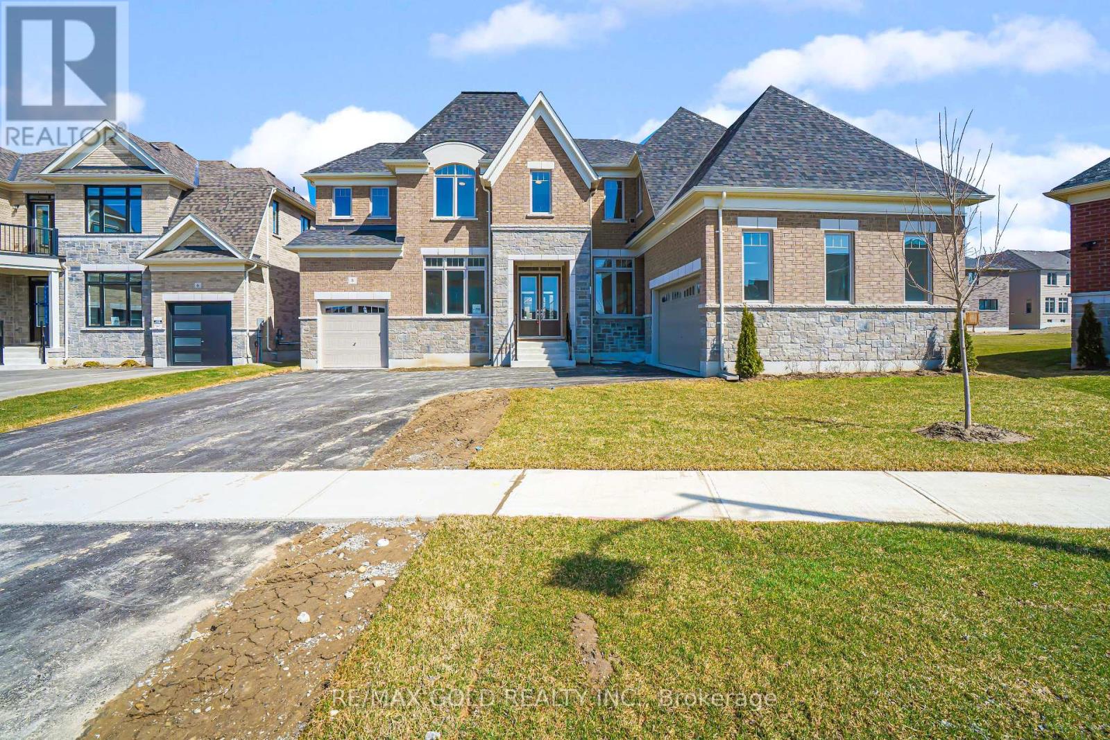 8 TWINLEAF CRESCENT