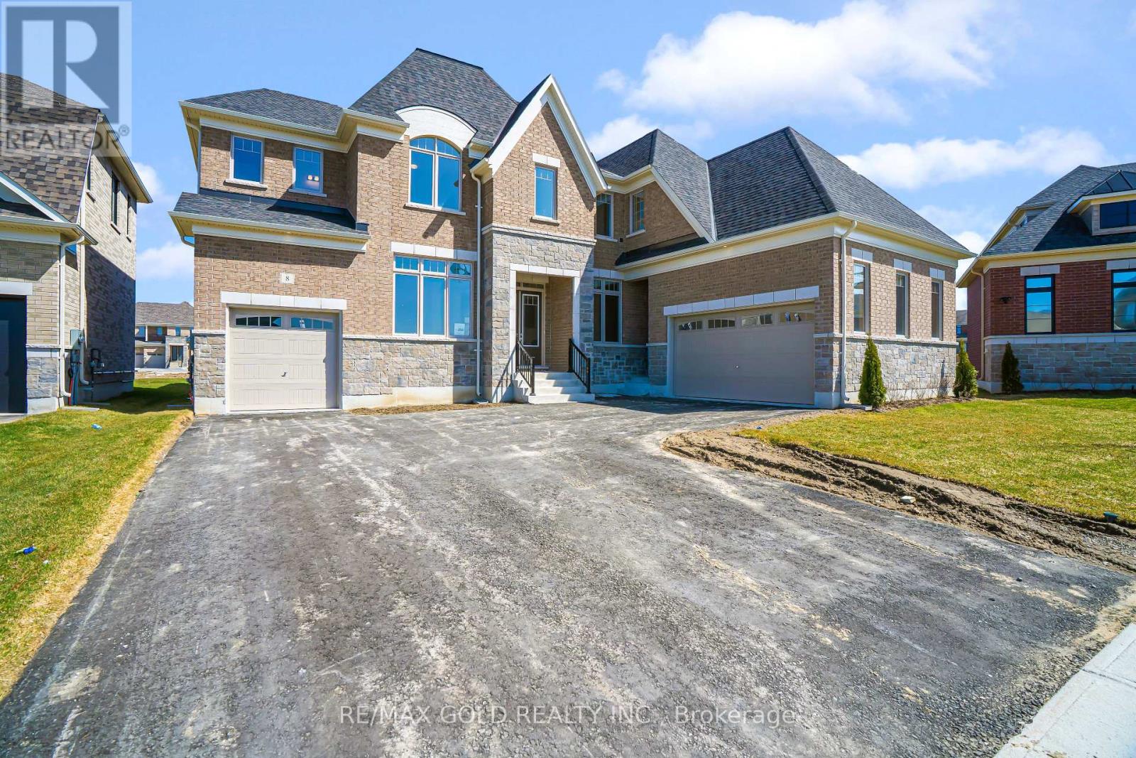 8 TWINLEAF CRESCENT